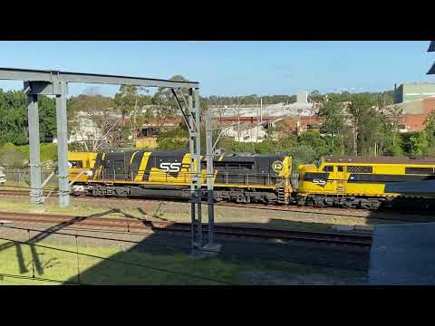 (SSR 101-GM 10) at Liverpool train station with a K coaches 10/7/23￼