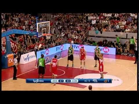 Adam Hanga highlights (Assignia Manresa vs. Joventut Badalona, 2011.10.09.)