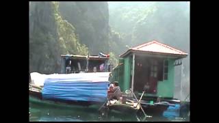 preview picture of video 'Floating Fishing Village Tour in Ha Long Bay'