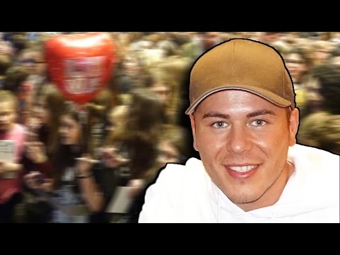 Leon Machère lebt für seine Fans - Einblicke in Fantreffen mit Autogrammstunde