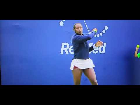 Anastasia Potapova vs Alycia Parker. salida a pista post lluvia. 3 set. San Diego Open 2023