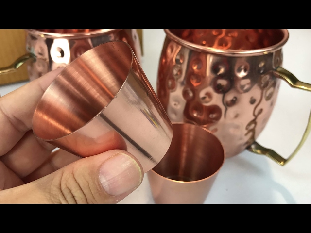 Vídeo relacionado con Oak & Steel - Set de 4 Tazas Elegantes de Moscow Mule en Acero Inoxidable con Pajita de Cobre - 550 ml de Capacidad, Ideal como Regalo para Amantes de las Tazas de Cobre