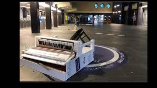 grand piano Golden Earrings