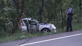 preview picture of video 'Diemelstadt: Zwei Verletzte bei schwerem Unfall.mpg'