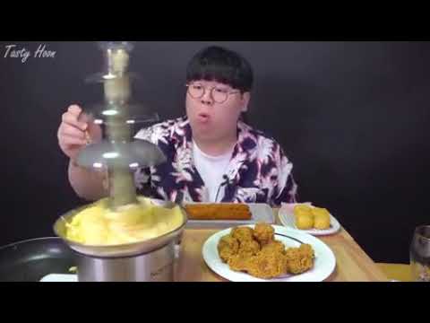 Korean Guy loaded cheese in chocolate fountain machine 🤣