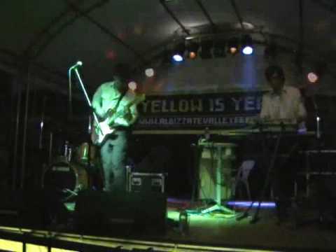 Kissogram , "Cool Kids Can't Die" live