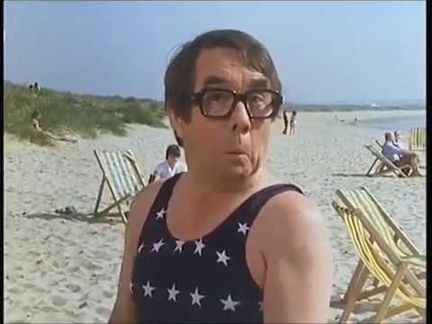 The two Ronnies - By the Sea & The Picnic (1982)