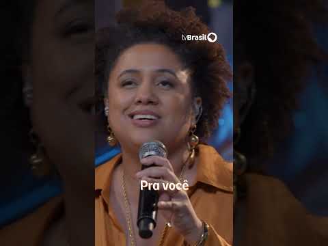 Marina Íris canta 