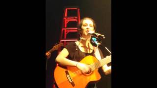 Je m'y perds de Wilfred Lebouthillier interprété par Angélique Gallien