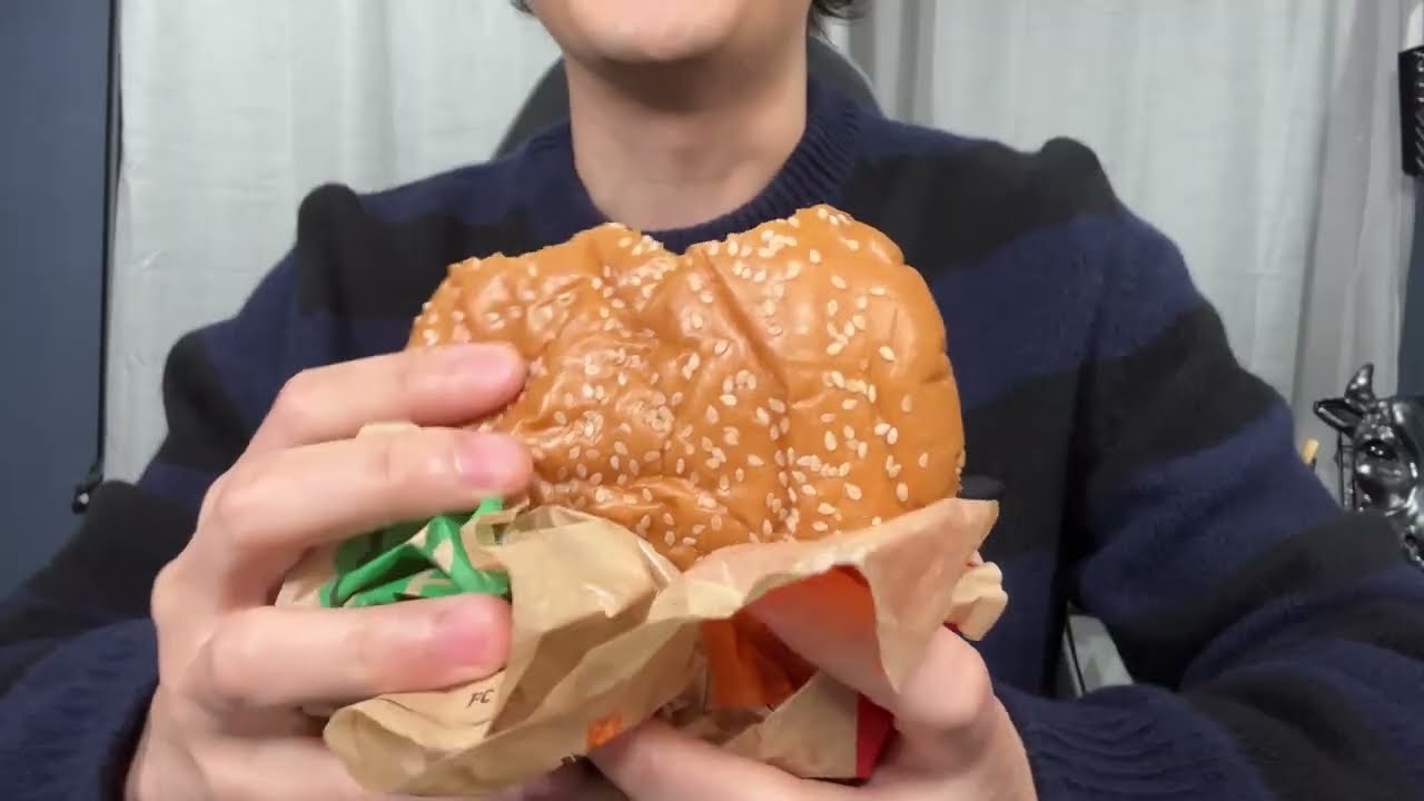 【バーガーキング食べながら】芸能人が経営する某飲食店で腹が立った話