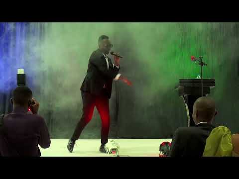 LEATHER MEIN PERFORMING AT VIN PAR ESSIE WINE LAUNCH