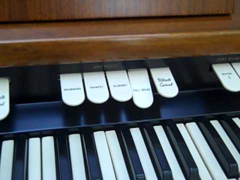 Hammond Organ M102