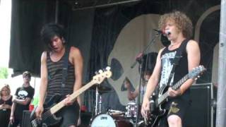 HD Attack Attack! - Bro, Ashley&#39;s Here (Live at the Vans Warped Tour)