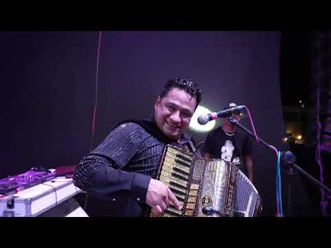 Hoy la vi pasar, Brillas linda · Bertín y Su Condesa (20 Aniversario)