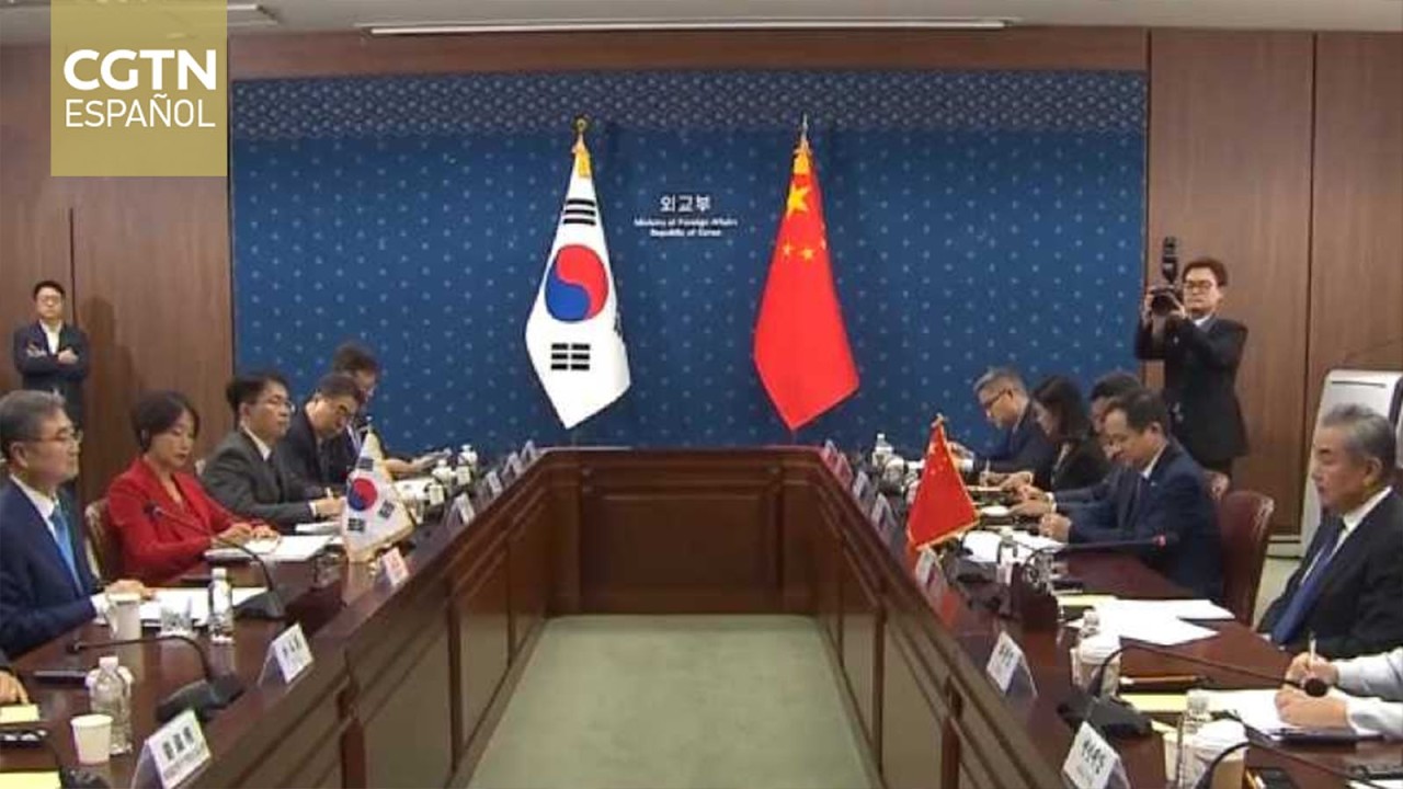Wang Yi se reúne con homólogo surcoreano, Cho Hyun aboga por relación bilateral estable y sostenible