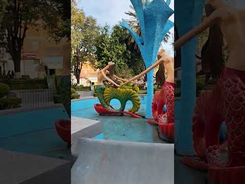 Plaza de las Sirenas y la estación de tren de Quillacollo, Cochabamba, Bolivia.