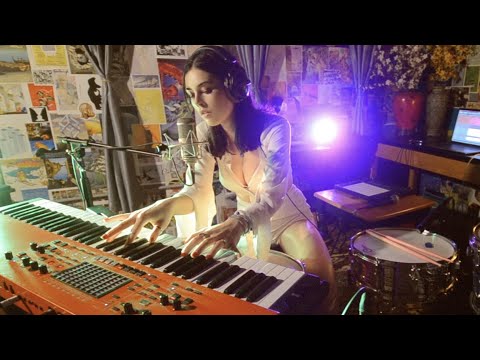 Elise Trouw - How to Get What You Want (Live Loop Video)
