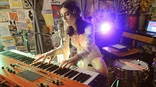 Elise Trouw How to Get What You Want Live Loop Video Video
