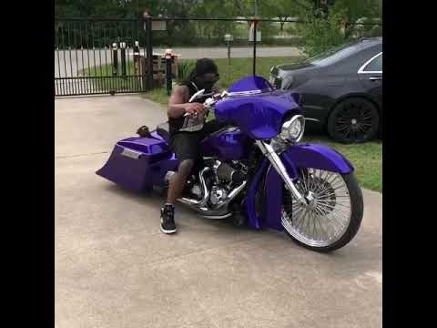 Harley bagger on 26’s full airride suspension
