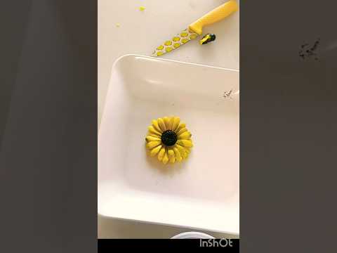 Fondant sunflower tutorial | founded sunflower| fondant sunflower cake topper #shorts