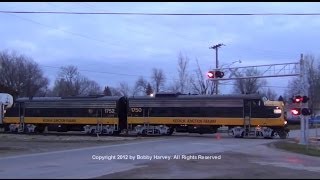 preview picture of video 'Keokuk Junction's Santa Train departing Cuba, IL 12/8/12'