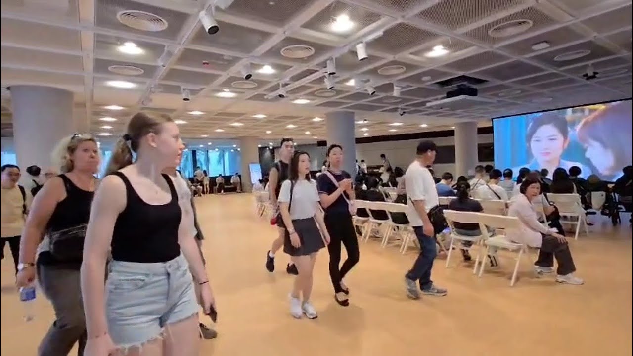 Watch beautiful harbour views while exploring the museum’s galleries.