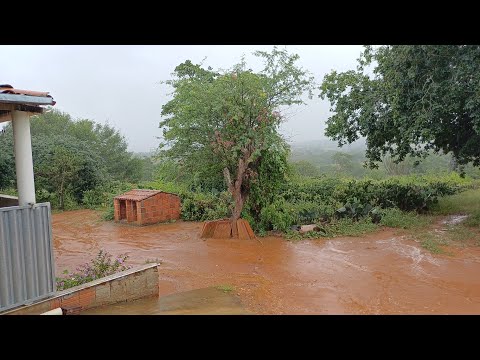 HOJE CHOVEU, DE FORMA RÁPIDA , APENA 2 MILÍMETROS DE CHUVA.