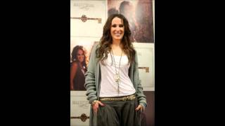 Malú - Baila.