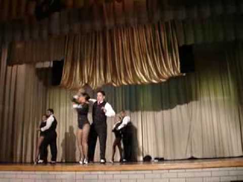 Santo Rico Performs 'Gangsta': Spin Technique and Musical Precision