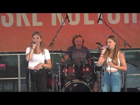 Docela kapela - Help