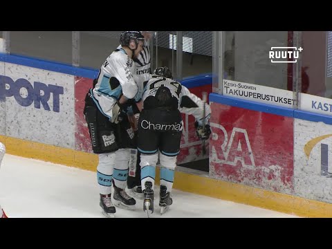 Pelicans-hyökkääjältä todellista taistelua: loukkaantui pahasti, mutta yritti silti blokata kiekkoja