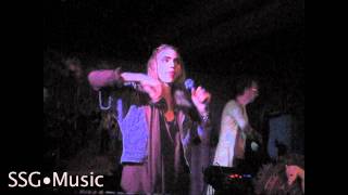 Grimes "Vanessa" Live at Sunset Tavern | SSG Music