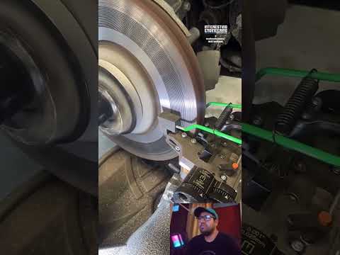 ✅¡Esta máquina rectifica los discos de freno sin desmontarlos del auto!#mecanica #autos #taller