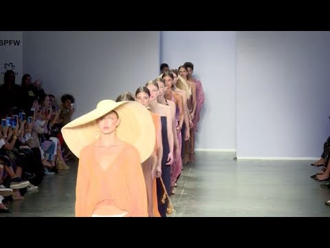 São Paulo Fashion Week desafia crise com criatividade