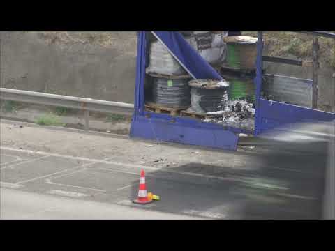 Un camió s'incendia a l'AP-7 just abans de la sortida de Mollet