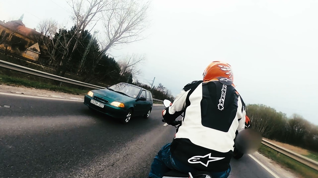 Aprilia Tuono V4 1100 Factory vs BMW S1000R