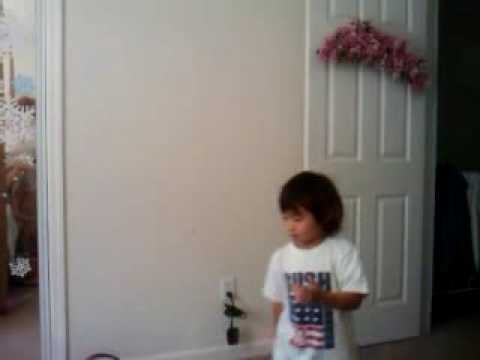 Ashley Api sings the Thai version of Numa Numa