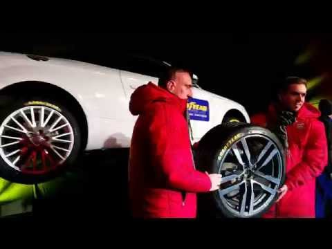 СНИМКИ и ВИДЕО: Лам и Рибери сменяха гуми заради нов спонсор на Байерн