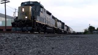 preview picture of video 'CSX Q558-15 at Elmwood Place, Ohio on August 15, 2014'