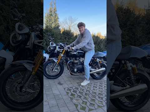 Wyciągamy motocykl nr 2 🏍️😎 Jesteście team Ducati czy team Triumph?