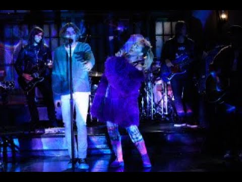 Cecily Strong Stands Up For Abortion As A Clown On ‘SNL’s Weekend Update & Twitter Applauds Her