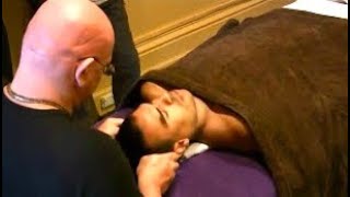 Download lagu Learn to Massage Video Brandon Raynor Massaging Bronson Part 3 Learn to massage Head, Shoulders mp3