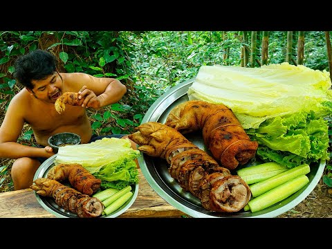 Survival in Rainforest Cooking Pork Feet BBQ Recipe Eating With Salad,Cucumber n Hot Spicy Sauce