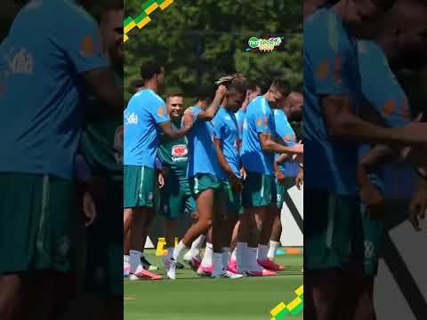 KKKKKKK O NEYMAR NÃO DEIXOU O RAPHINHA EM PAZ NA VOLTA AOS TREINOS! 😅😂 #shorts