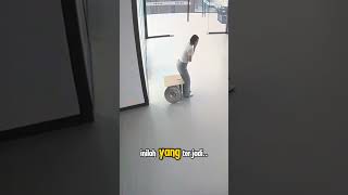 Download lagu Terlalu asik menelpon #shorts #funnyvideo mp3 Download lagu Terlalu asik menelpon #shorts #funnyvideo mp3