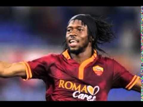 DireTube Sport - Inflatable banana thrown at Feyenoord-Roma game