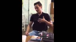 Yago imita vários cantores sertanejo