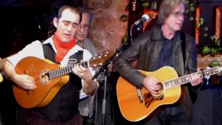 Raúl Rodríguez y Jackson Browne. Next voice you hear
