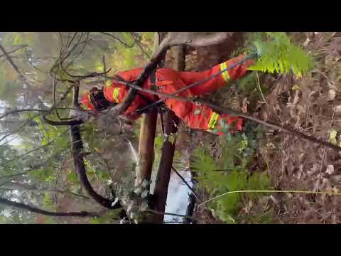 Volontario Aib in azione sull'incendio del Monte Faeta