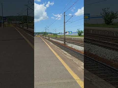 IC 81114 Pobrzeże rel Kołobrzeg -Łódź Fabryczna wjazd na stację Rumia.